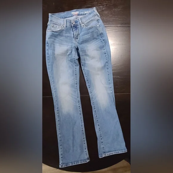 Levi's DENIZEN Curvy Bootcut Jeans In Light Wash, 26 x 32 - Picture 2 of 13